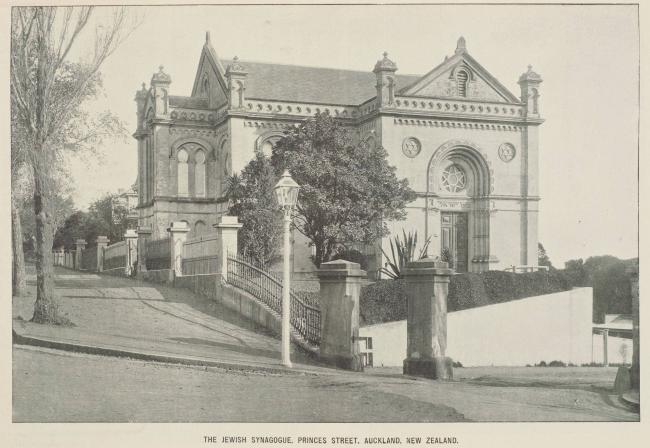 Black and white photo of a synagogue from 1905